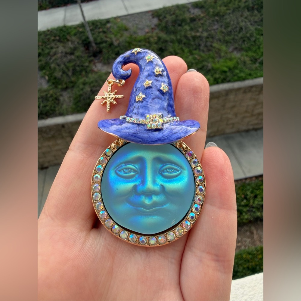 Blue Wizard Hat Moon Face Brooch - Picture 2 of 3